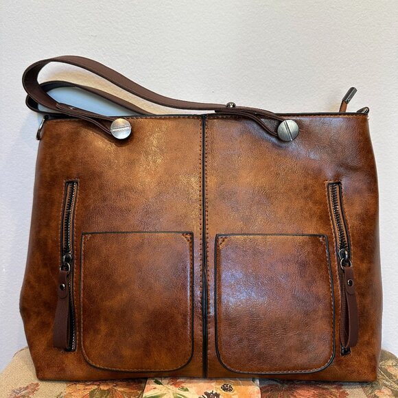 Ilse’s Timeless Elegance | Shoulder Bag - $100 - Picture 3 of 4